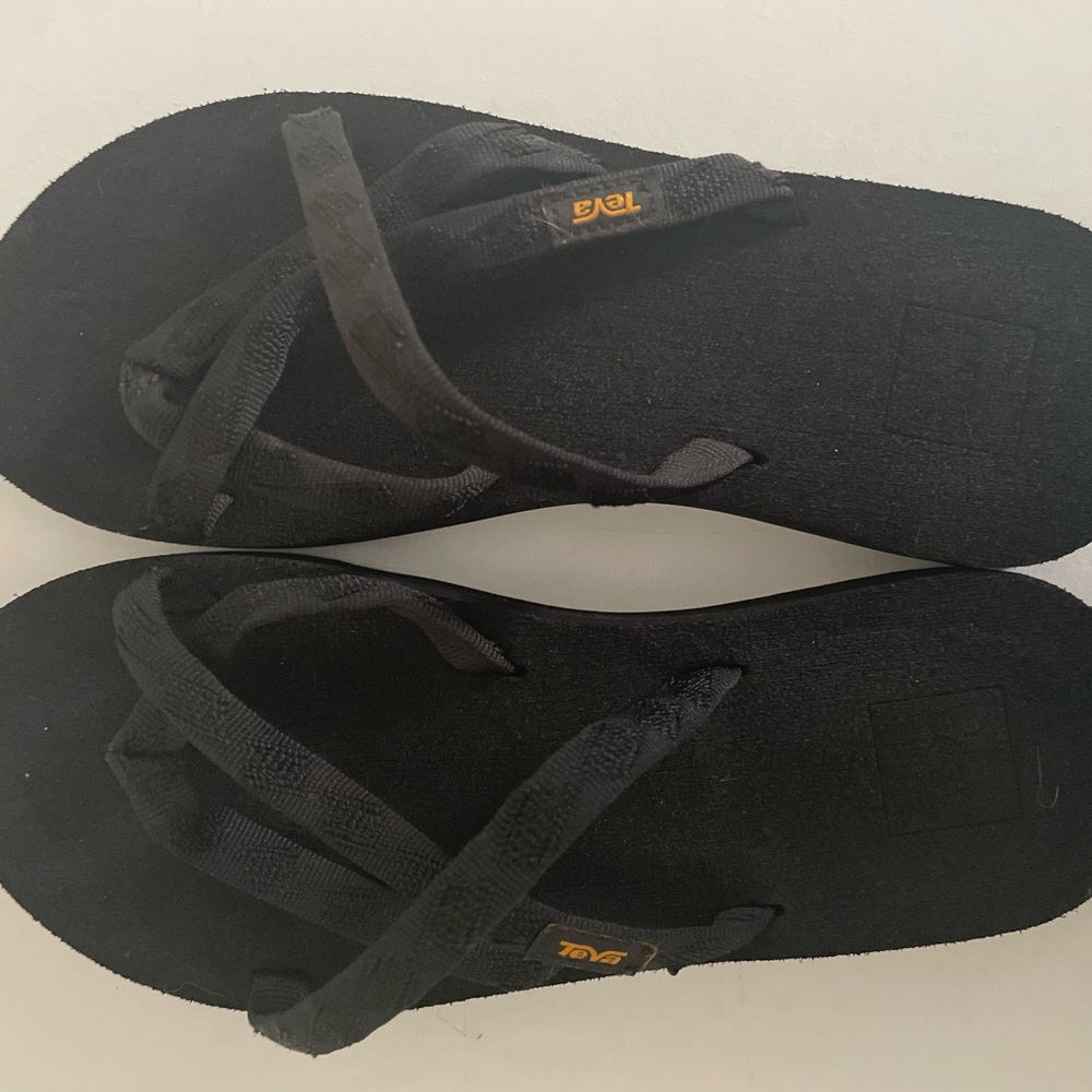 women's teva olowahu sandals/flip flops